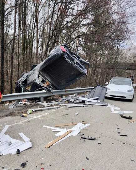 Photos: Multi-vehicle crash shuts down part of I-75 near Woodstock 3 Photos: Multi-vehicle crash shuts down part of I-75 near Woodstock