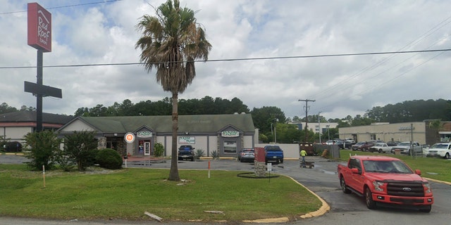 Red Roof Inn and Flacos Tacos street view