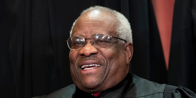 Clarence Thomas official portrait 