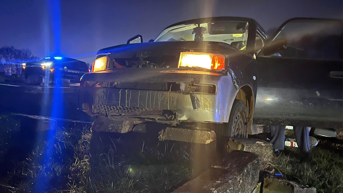 South Carolina woman drives through a cemetery